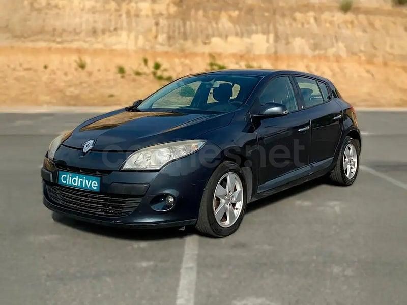 Usado Renault Mégane Dynamique 105 CV (77 kW) 2010 Gris / plata Berlina