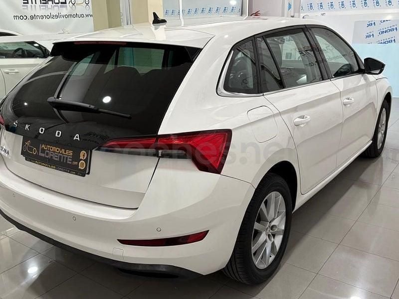 Usado Skoda Scala Ambition 110 CV (80 kW) 2021 Blanco Utilitario