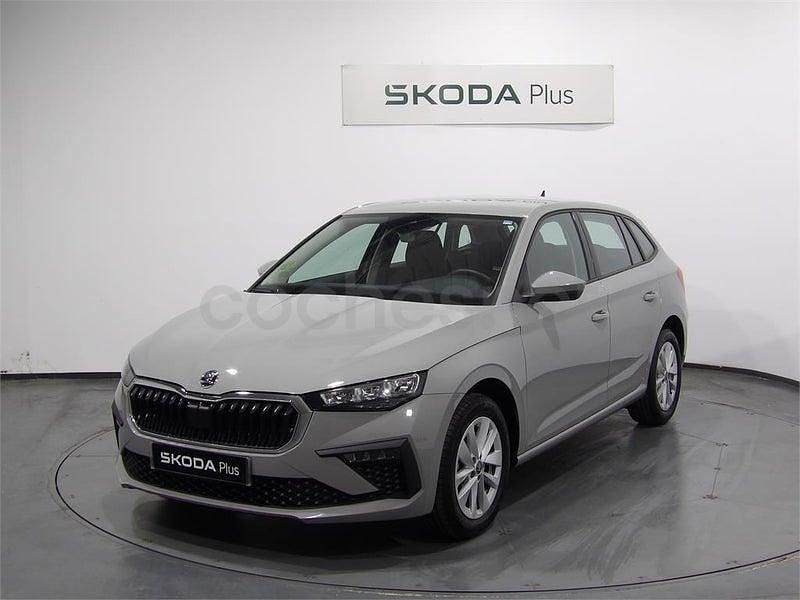 Usado Skoda Scala Essence 95 CV (69 kW) 2024 Gris / plata Utilitario