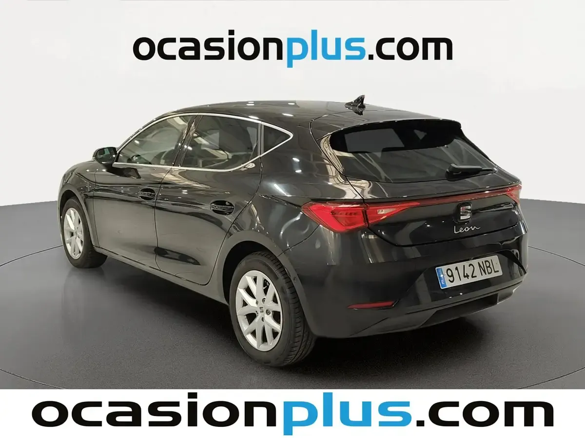 Usado Seat Leon Style 116 CV (85 kW) 2025 Negro Utilitario