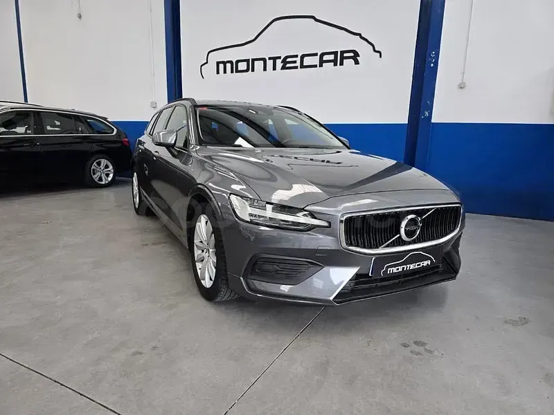 Usado Volvo V60 Momentum 190 CV (139 kW) 2019 Gris / plata Familiar