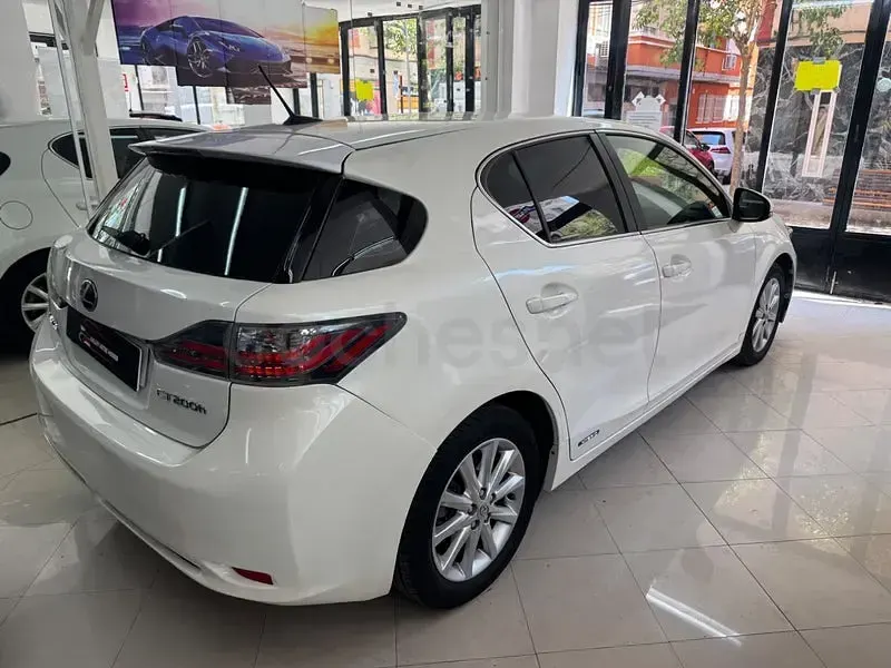 Usado Lexus CT200h Executive Line 136 CV (100 kW) 2013 Blanco Berlina