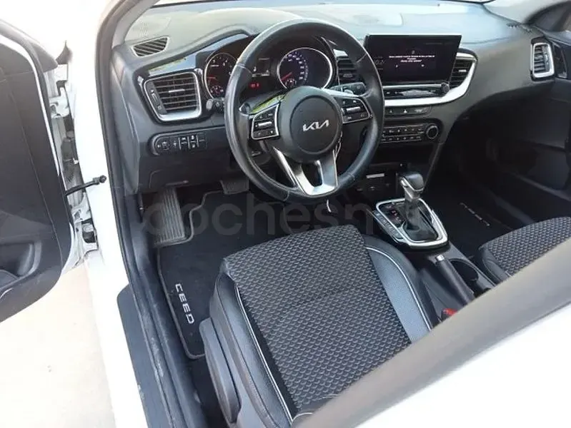 Usado Kia Ceed 136 CV (100 kW) 2023 Blanco Utilitario