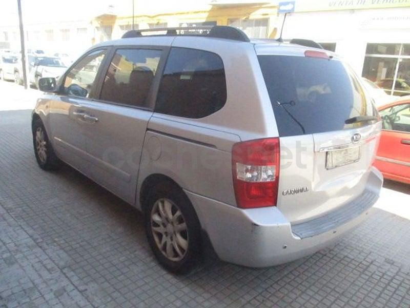 Usado Kia Carnival 185 CV (136 kW) 2007 Gris / plata Monovolumen