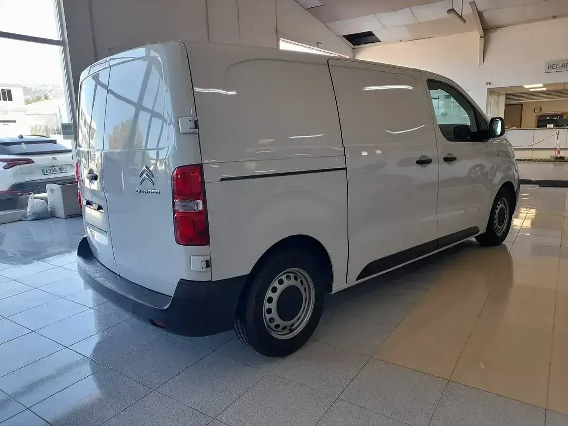Usado Citroën Jumpy 120 CV (88 kW) 2023 Blanco Monovolumen