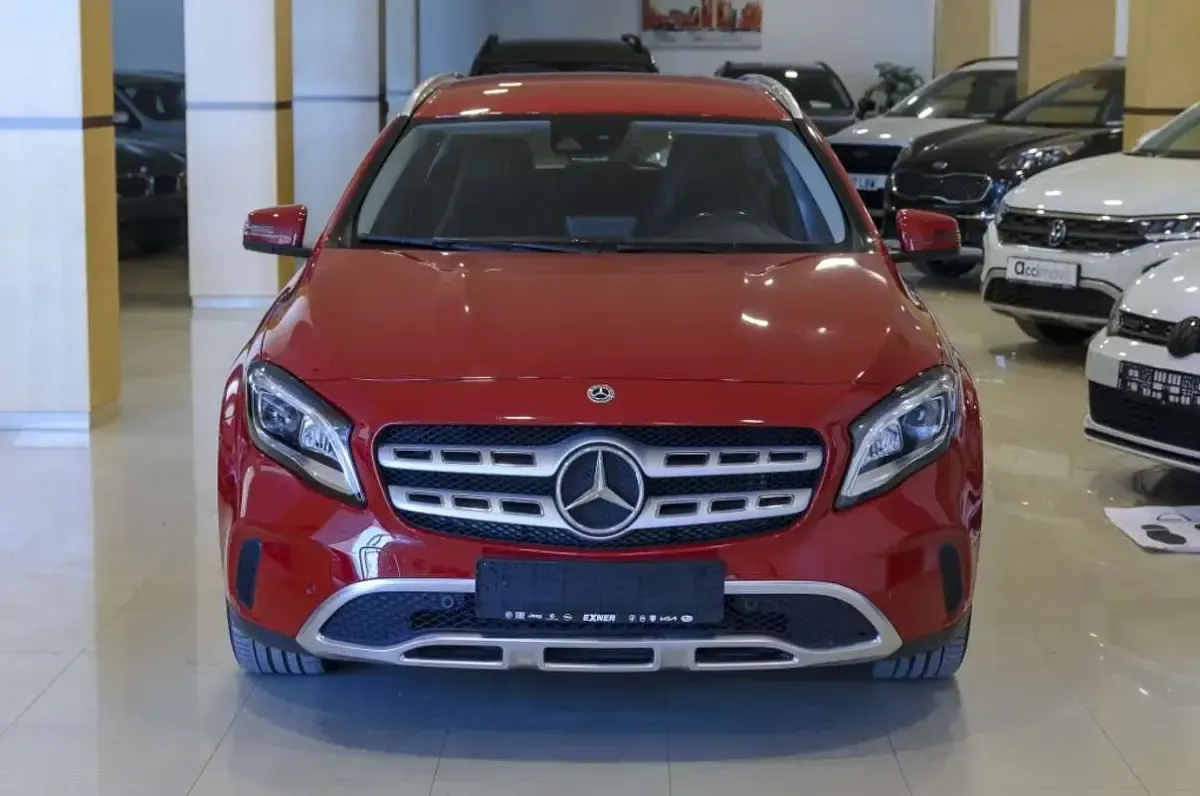 Usado Mercedes GLA220 Urban 177 CV (130 kW) 2017 Rojo SUV