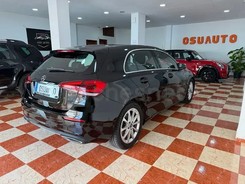 Usado Mercedes A180 136 CV (100 kW) 2021 Negro Berlina