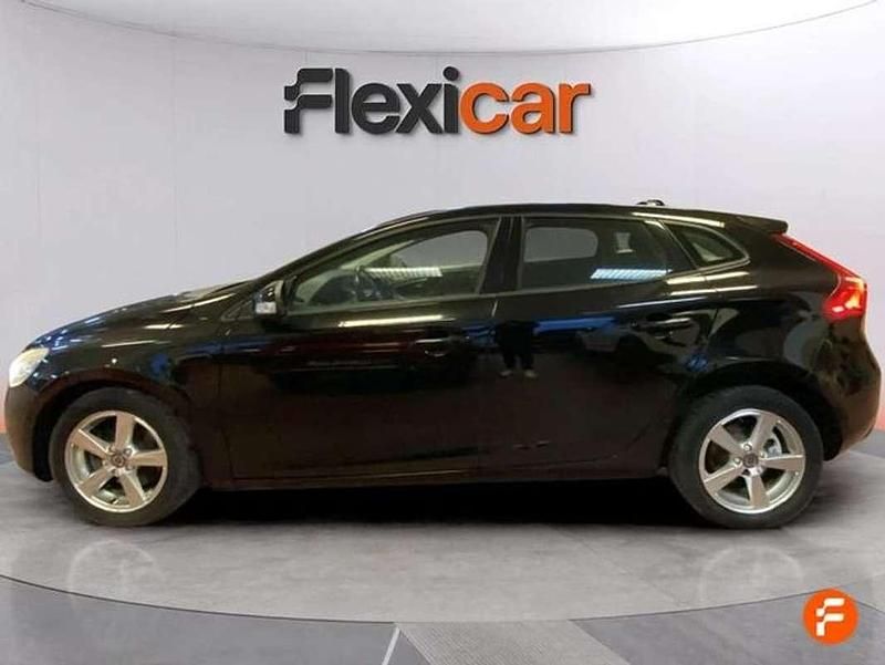Usado Volvo V40 Kinetic 120 CV (88 kW) 2016 Negro Utilitario