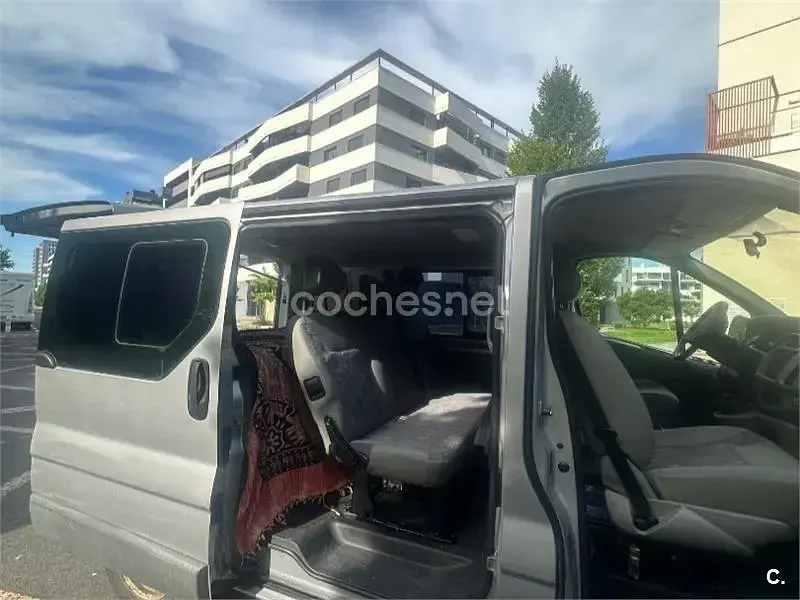 Usado Opel Vivaro 145 CV (106 kW) 2004 Gris / plata Monovolumen