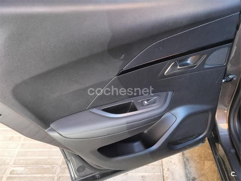 Usado Peugeot 2008 Allure 130 CV (95 kW) 2020 Gris / plata SUV