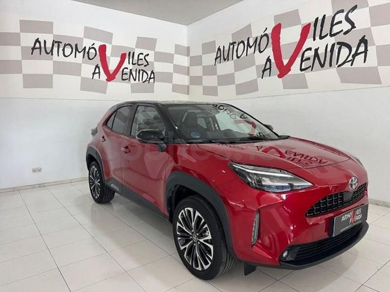 Usado Toyota Yaris Hybrid Plus 116 CV (85 kW) 2022 Rojo Berlina