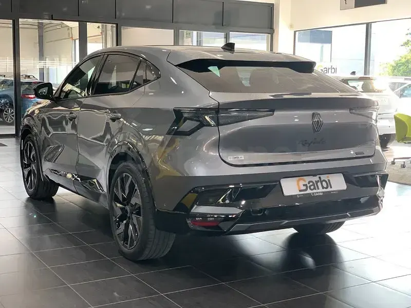 Usado Renault Rafale Esprit Alpine 200 CV (147 kW) 2025 Gris / plata SUV