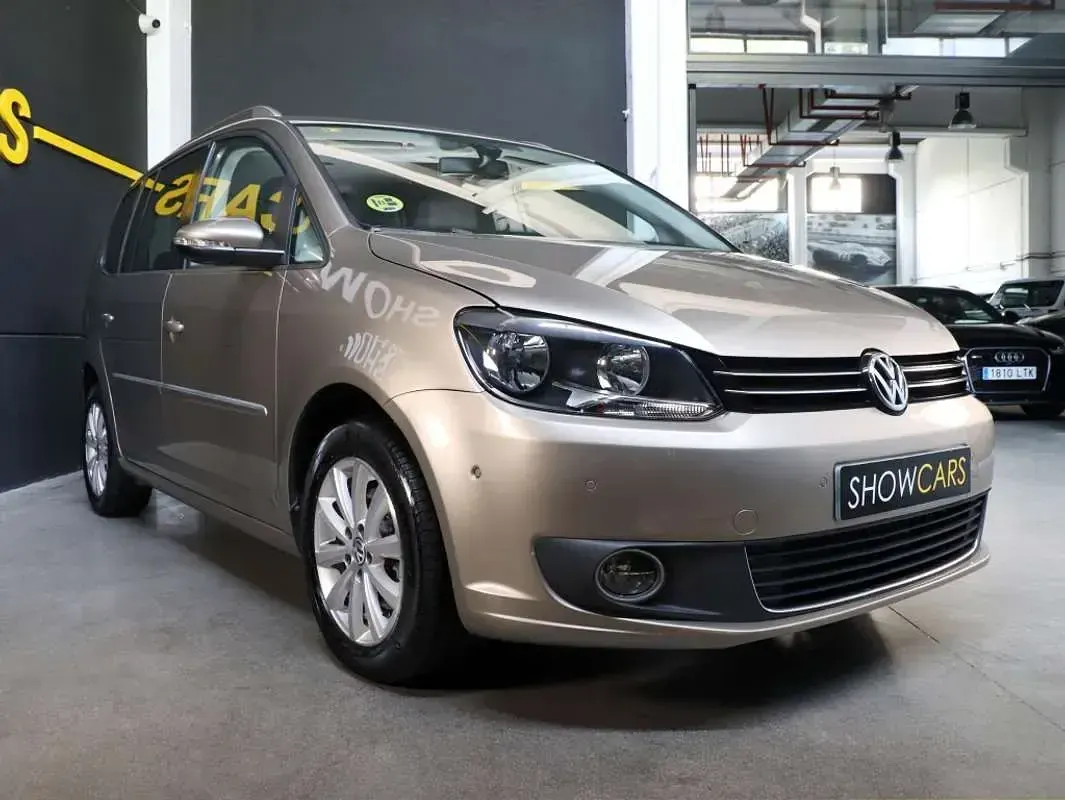 Usado VW Touran Advance 105 CV (77 kW) 2013 Beige Monovolumen
