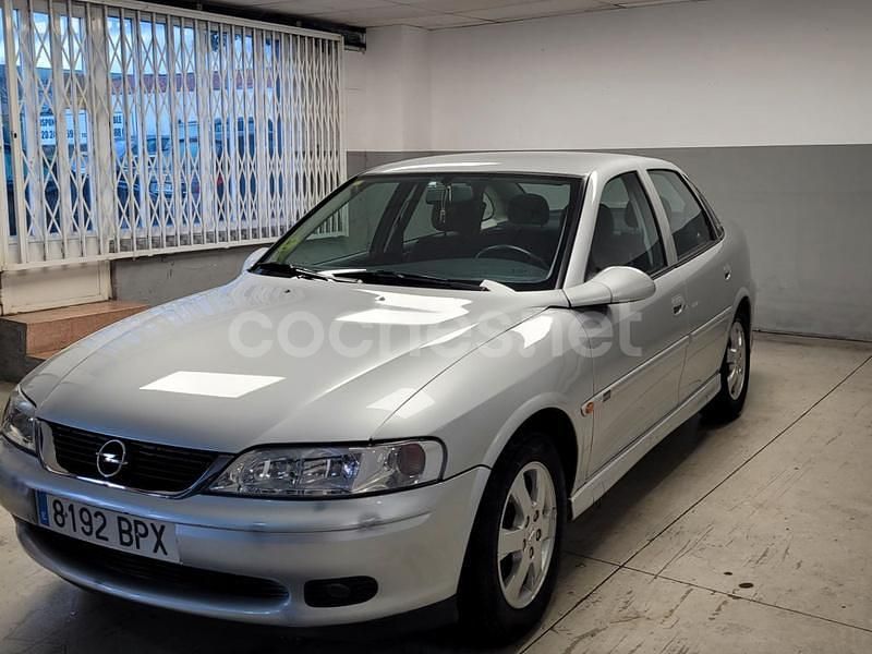Gris / plata Usado 2001 Opel Vectra Elegance Berlina | 2500 € (Super precio) - Imagen 1/4