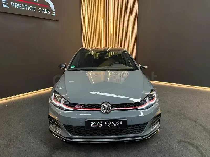 Usado VW Golf VII GTI 290 CV (213 kW) 2019 Gris / plata Berlina
