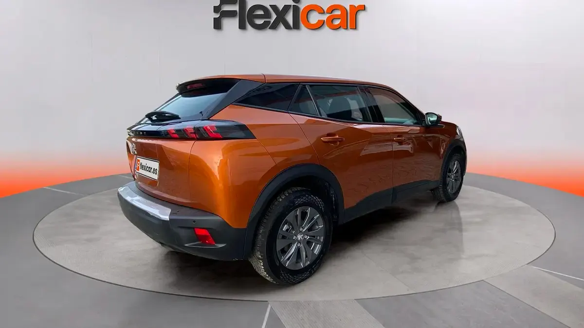 Usado Peugeot 2008 Active 101 CV (74 kW) 2021 Naranja SUV