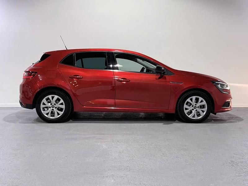 Usado Renault Mégane IV LIMITED 140 CV (102 kW) 2019 Rojo Berlina