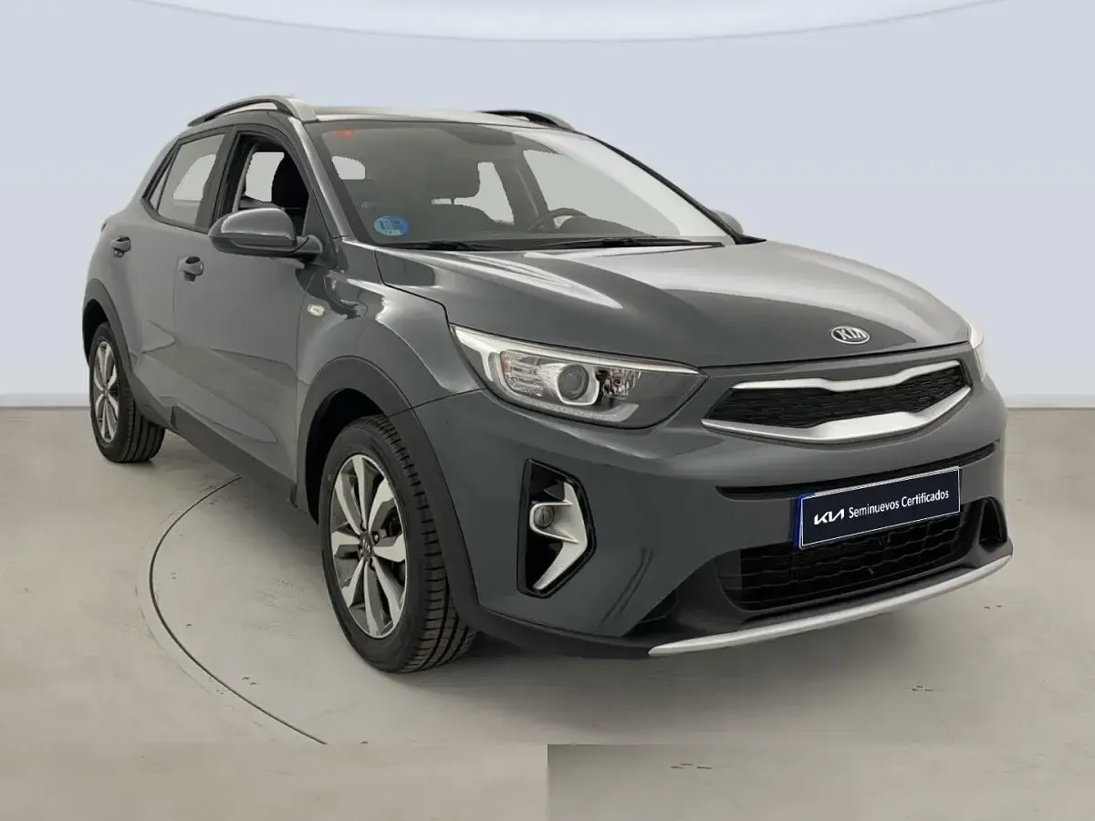Usado Kia Stonic 101 CV (74 kW) 2021 Gris SUV