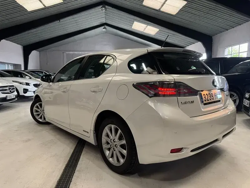 Usado Lexus CT200h 136 CV (100 kW) 2012 Blanco Berlina