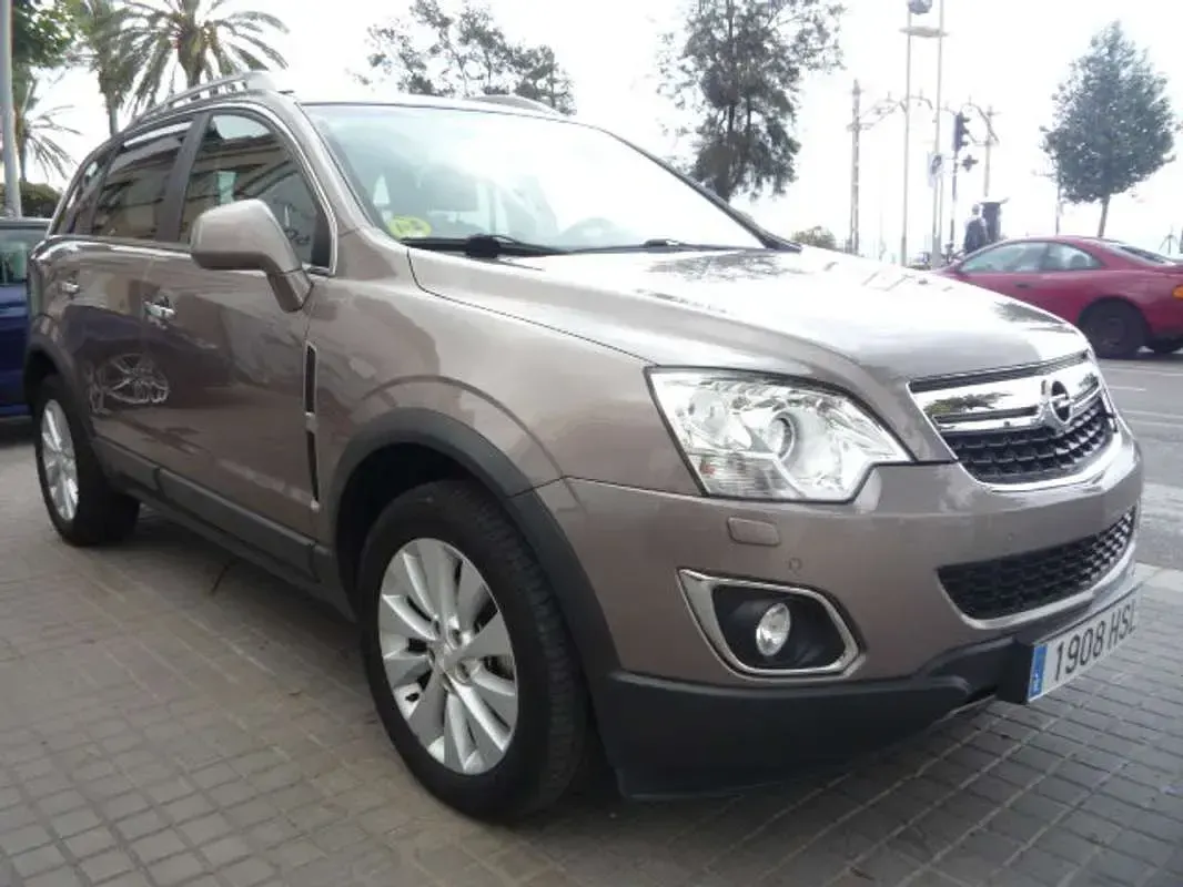 Usado Opel Antara Selective 163 CV (119 kW) 2013 Marrón SUV