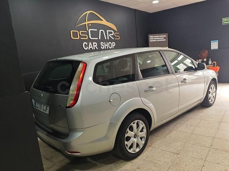 Usado Ford Focus Trend 109 CV (80 kW) 2008 Gris / plata Familiar