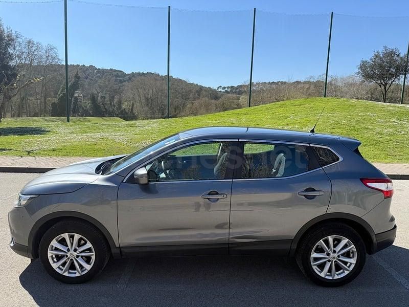 Usado Nissan Qashqai Acenta 115 CV (84 kW) 2015 Gris / plata SUV