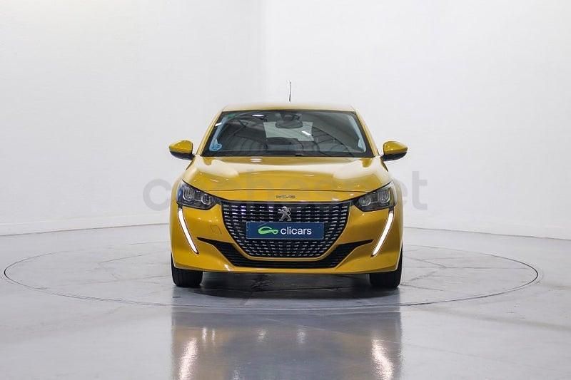 Usado Peugeot 208 Allure 100 CV (73 kW) 2022 Amarillo Utilitario