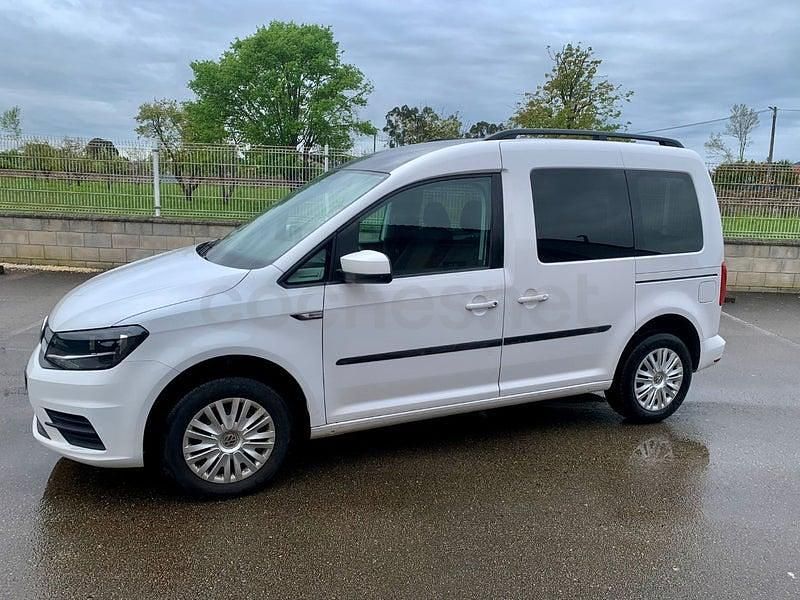 Usado VW Caddy Trendline 102 CV (75 kW) 2018 Blanco Monovolumen