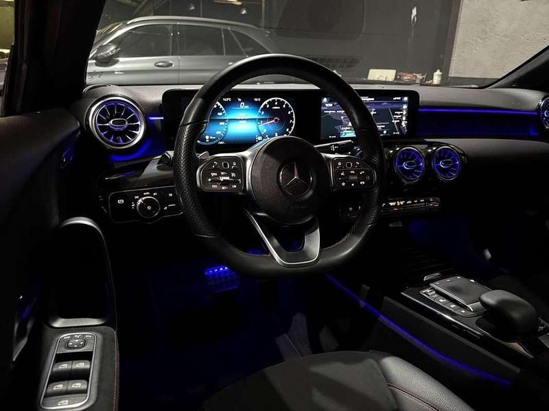 Usado Mercedes A200 163 CV (119 kW) 2021 Negro Utilitario