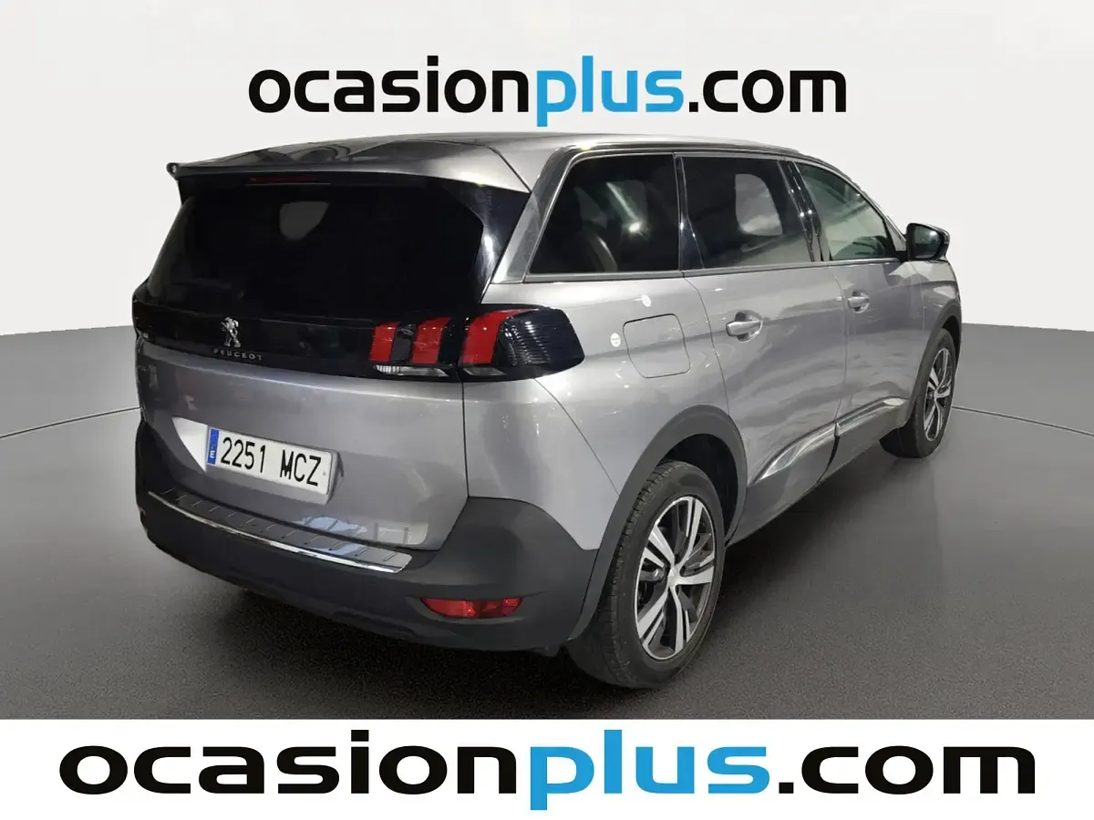 Usado Peugeot 5008 Allure 131 CV (96 kW) 2022 Gris SUV