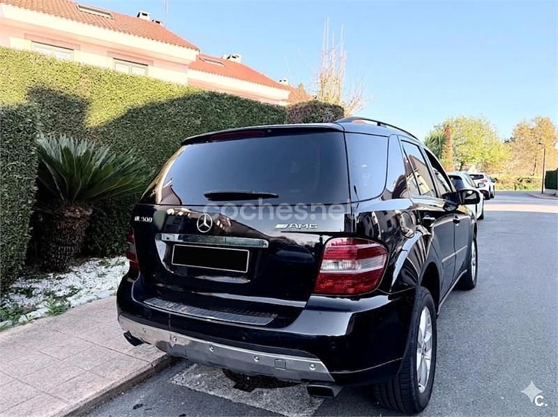 Usado Mercedes ML500 306 CV (225 kW) 2005 Negro SUV