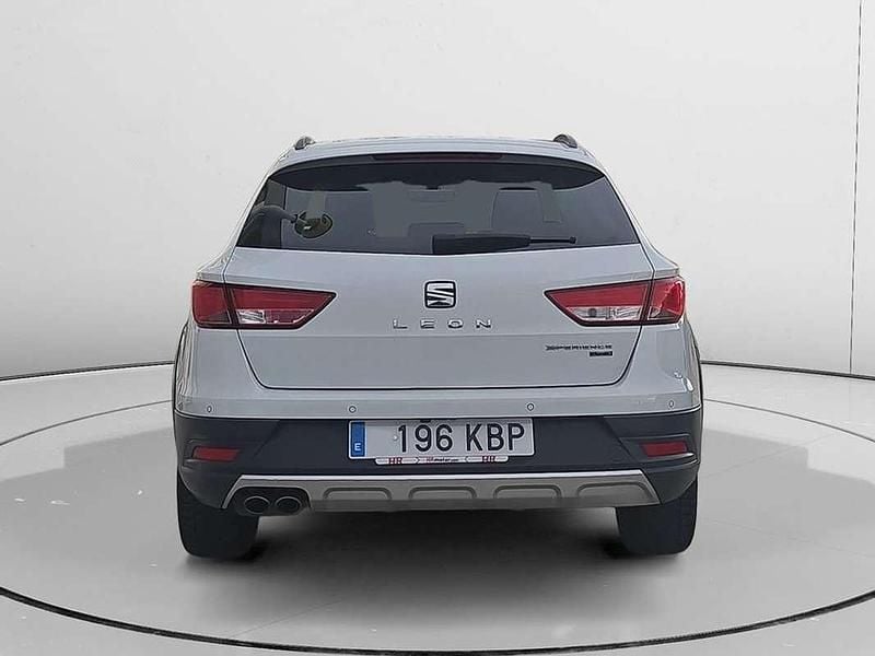 Usado Seat Leon X-Perience 4Drive 186 CV (136 kW) 2017 Blanco Familiar