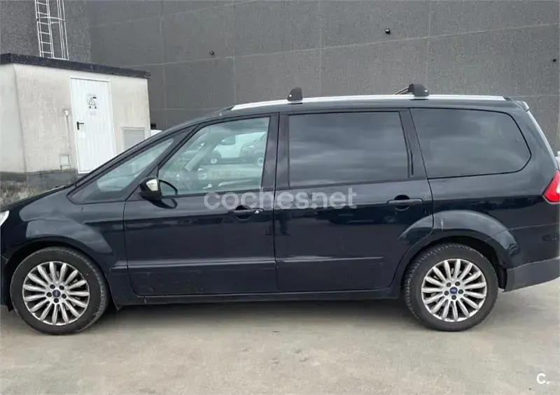 Usado Ford Galaxy Trend 140 CV (102 kW) 2013 Negro Monovolumen