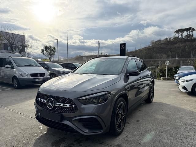 Usado Mercedes GLA200 163 HP (119 kW) 2026 Cinzento SUV