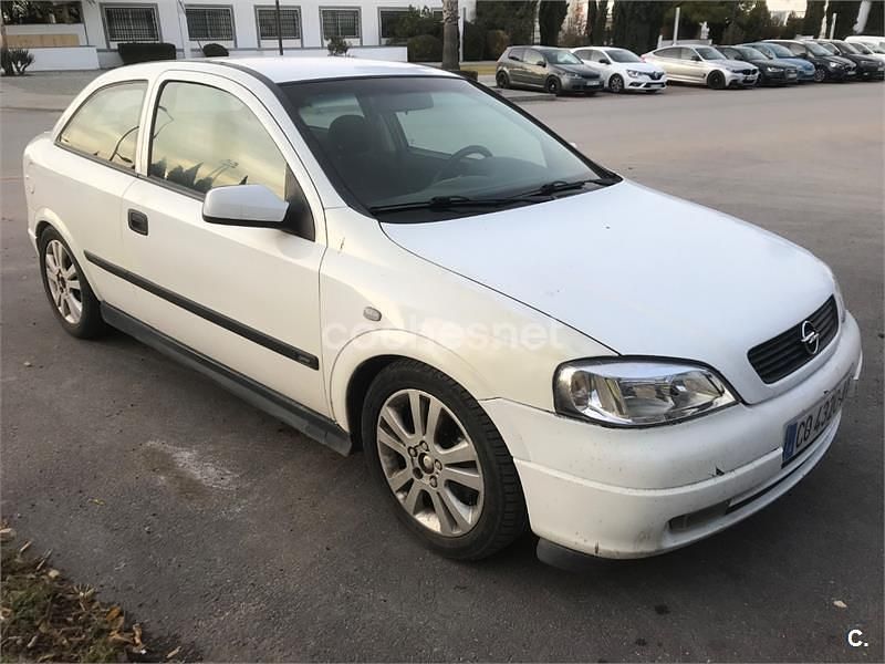 Usado Opel Astra Sportive 136 CV (100 kW) 2000 Blanco Berlina