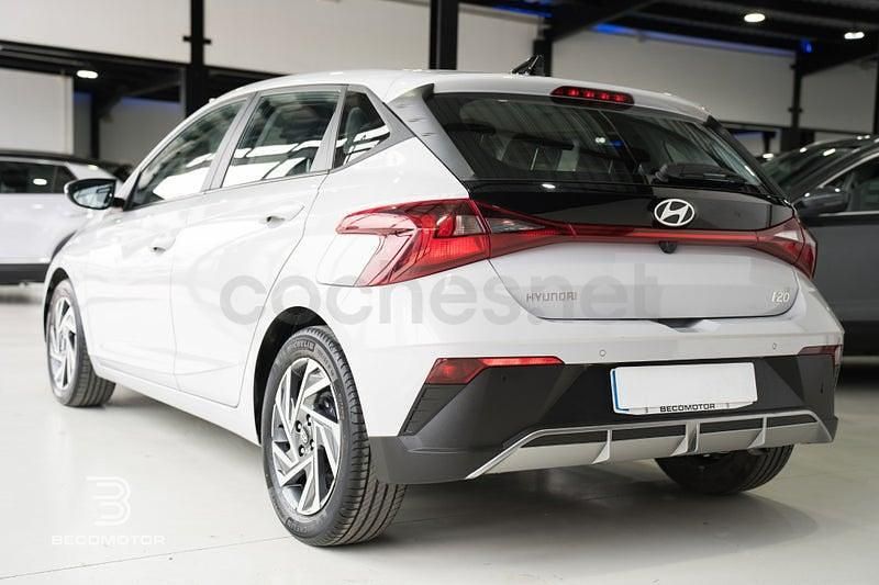 Usado Hyundai i20 84 CV (61 kW) 2024 Gris / plata Utilitario