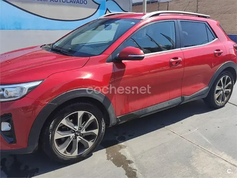 Usado Kia Stonic 120 CV (88 kW) 2018 Rojo SUV