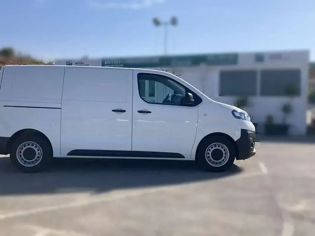 Usado Opel Vivaro 120 CV (88 kW) 2022 Blanco Monovolumen