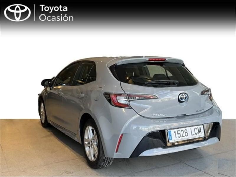 Usado Toyota Corolla 122 CV (89 kW) 2019 Gris / plata Berlina