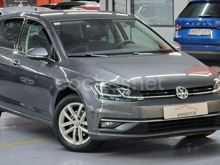Usado VW Golf VII Advance 125 CV (91 kW) 2018 Gris / plata Berlina