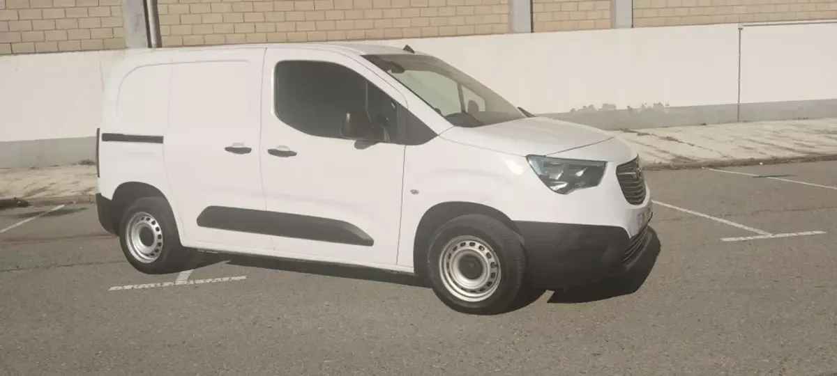 Usado Opel Combo S 99 CV (72 kW) 2022 Blanco Monovolumen