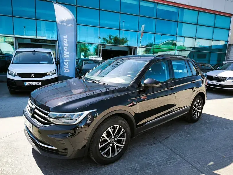Usado VW Tiguan Life 122 CV (89 kW) 2021 Negro SUV