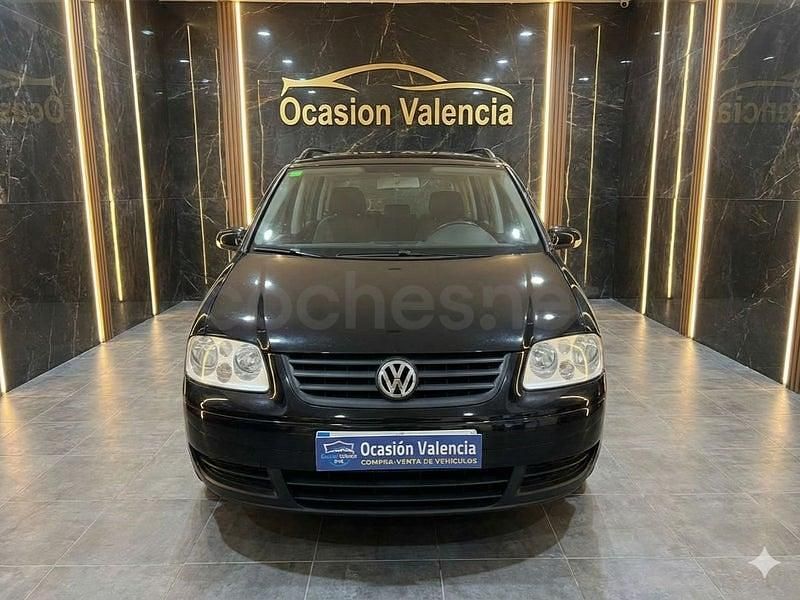 Usado VW Touran Advance 100 CV (73 kW) 2004 Negro Monovolumen
