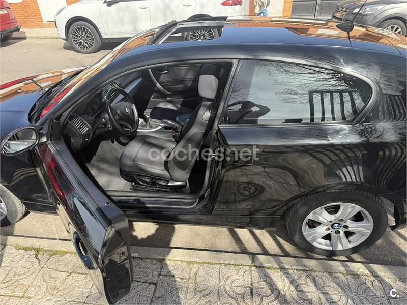Usado BMW 118 143 CV (105 kW) 2009 Negro Utilitario