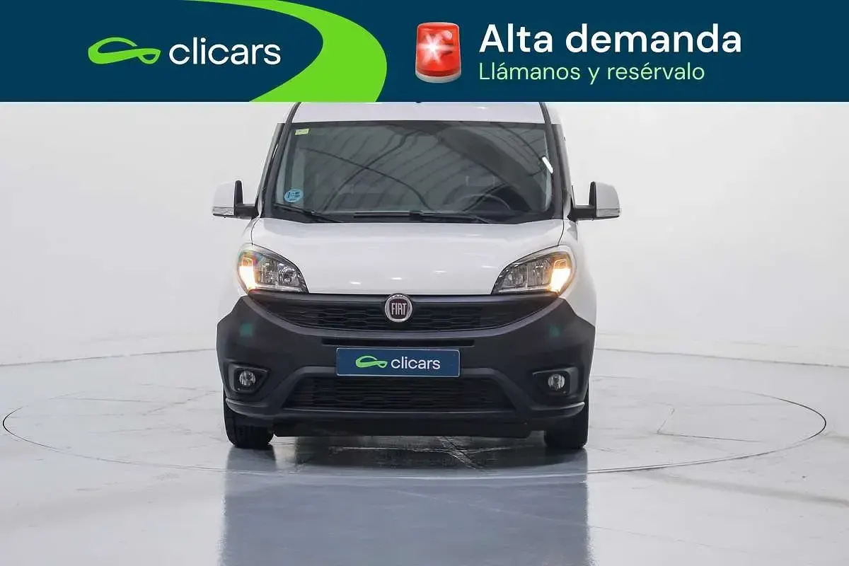 Usado Fiat Doblò 95 CV (69 kW) 2021 Blanco Monovolumen