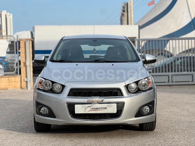 Usado Chevrolet Aveo LTZ 95 CV (69 kW) 2012 Gris / plata Berlina
