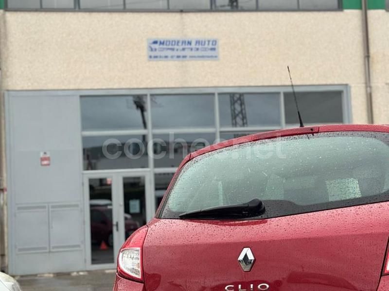 Granate Usado 2011 Renault Clio II Expression Berlina | 4500 € (Precio justo) - Imagen 1/4