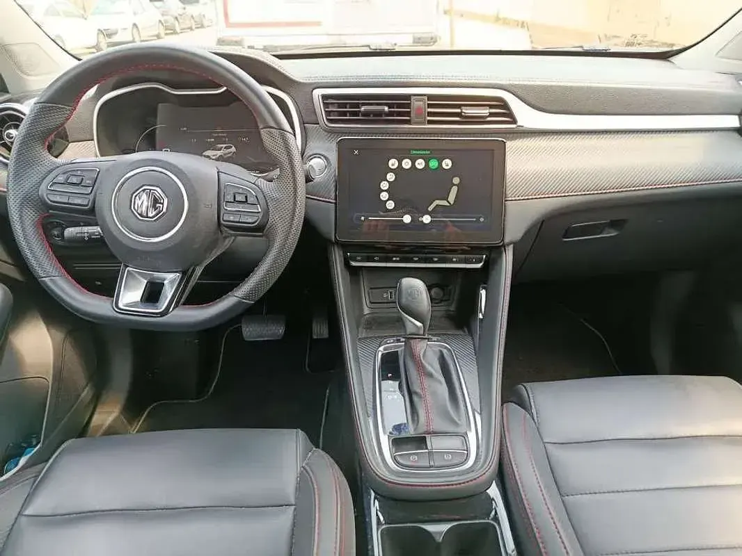 Usado MG ZS Luxury 111 CV (81 kW) 2023 Negro SUV