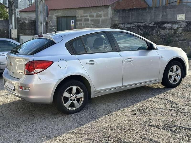 Usado Chevrolet Cruze LT 124 CV (91 kW) 2012 Gris Utilitario