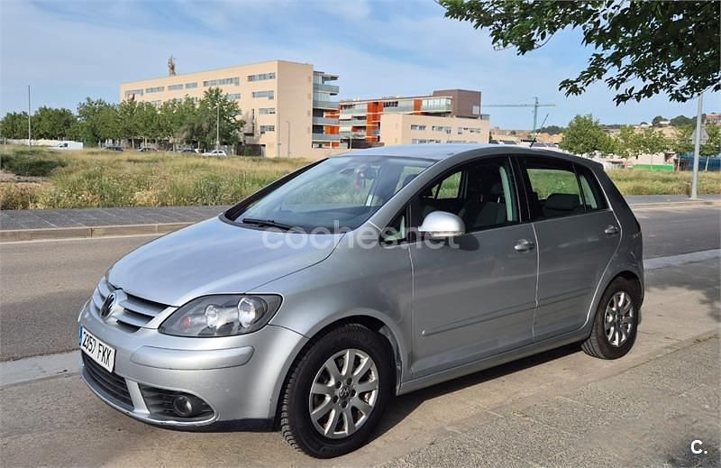 Begagnad VW Golf Plus Cross 105 HK (77 kW) 2007 Grå Minibuss
